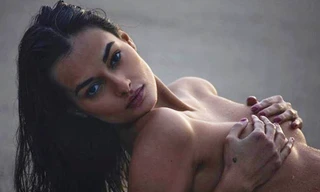 Mỹ nữ hoang dại Brazil nóng bỏng 'thiêu đốt' ánh nhìn với bikini bé xíu