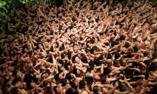 Hàng nghìn nam giới tham dự lễ hội khỏa thân ở Nhật Bản