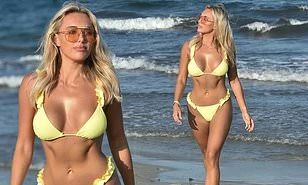 Sao truyền hình 9x gợi cảm 'nảy lửa' với bikini bé xíu ở biển