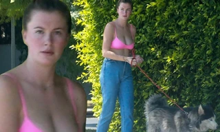 Ireland Baldwin mặc áo lót khoe ngực táo bạo dắt chó đi dạo