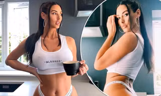 Siêu mẫu ngực khủng Alice Goodwin tung ảnh 'thả rông' khi ở nhà tránh dịch