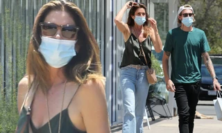 Huyền thoại làng mốt Cindy Crawford gây 'sốt' với quần ống loe trẻ trung trên phố
