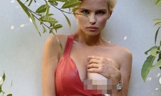 Mẫu nội y nước Nga táo báo tung ảnh lộ ngực trần 