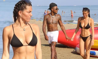 Rebecca Gormley quá đẹp với bikini khi đi nghỉ với bạn trai ở biển