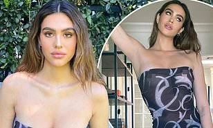 Bạn gái 19 tuổi của 'trai hư' Scott Disick tung ảnh không nội y gây tranh cãi