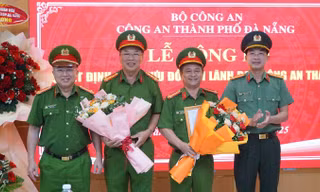 Công bố quyết định của Bộ trưởng Công an ở Đà Nẵng, Hậu Giang
