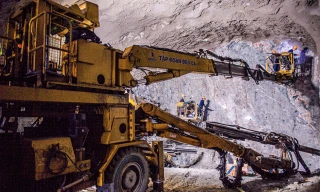 Thi công xuyên lễ trên đại công trường cao tốc Bắc Nam