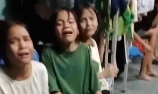 Hay tin thầy chuyển trường, học sinh miền núi Quảng Ngãi khóc như mưa