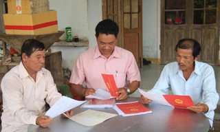 Chậm trễ trong việc giải quyết hồ sơ đất đai, Chủ tịch UBND tỉnh Quảng Ngãi Đặng Văn Minh phê bình nhiều lãnh đạo các sở, ngành và yêu cầu Chủ tịch UBND TP Quảng Ngãi, Chủ tịch UBND huyện Nghĩa Hành cần nghiêm túc xin lỗi người dân.