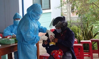 Lấy mẫu xét nghiệm SARS-CoV-2.