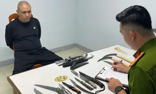 Bắt đối tượng bị truy nã đặc biệt thủ loạt vũ khí 'nóng' phòng thân