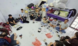 Công an Đà Nẵng 'đột kích' sới bạc bên trong nhà nghỉ