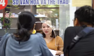 Công chức, viên chức làm việc tại Trung tâm hành chính TP Đà Nẵng. Ảnh: Nguyễn Thành