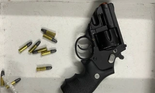 Phát hiện khẩu súng và 10 viên đạn trong kiện hàng ở sân bay Đà Nẵng