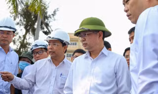 Bí thư Đà Nẵng kiểm tra, chỉ đạo 'nóng' xử lý tình trạng nước thải chảy ra biển
