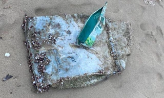 Phát hiện các gói hàng nghi ma túy trôi dạt trên bãi biển Đà Nẵng