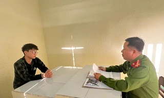 Bị chặn đánh khi đang chở bạn gái, nam thanh niên rút dao đâm chết người