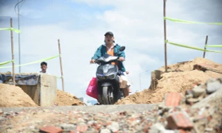 Cầu hơn 270 tỷ đồng ở Đà Nẵng thi công xong 'nằm chờ' đường dẫn