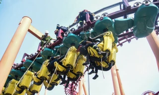 Công an Đà Nẵng diễn tập đu dây, cứu nạn du khách mắc kẹt trên tàu lượn siêu tốc