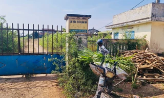 Hoang tàn nơi làm việc của giám đốc gần 70 tuổi 'không được' về hưu, lương 0 đồng