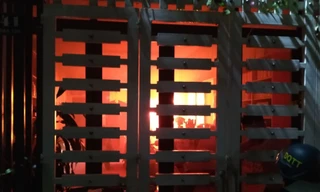 Cứu 3 người dân mắc kẹt trong vụ cháy nhà ở trung tâm Đà Nẵng