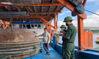 Ngư dân Quảng Ngãi bị tàu nước ngoài uy hiếp, cướp tài sản trên vùng biển Trường Sa thuộc chủ quyền của Việt Nam.