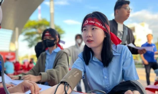 Những bóng hồng tham gia hiến máu Chủ Nhật Đỏ ở Quảng Ngãi
