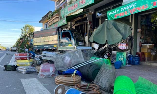 Hàng xóm bàng hoàng kể lại giây phút xe tải lao vào nhà dân làm 2 người tử vong