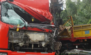 4 người mắc kẹt trong cabin sau tai nạn kinh hoàng trên đường tránh Nam Hải Vân