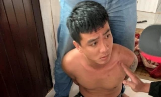 Đ.T.Q. bị bắt giữ sau khi nổ súng vào quán cà phê khiến 2 người bị thương. (Ảnh: L.P)