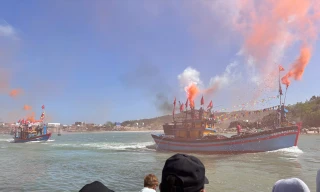 Chen chân xem lễ mở biển của ngư dân Sa Huỳnh