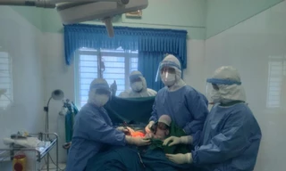 Em chào đời thành công trong khu điều trị COVID-19 ở Cơ sở 2 Trung tâm Y tế huyện Bình Sơn, tỉnh Quảng Ngãi.
