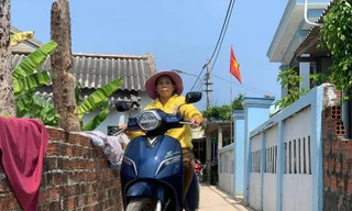 Tặng xe nhưng không có quyết định bằng văn bản khiến hàng chục hộ dân ở đảo An Bình (đảo Bé), huyện Lý Sơn, tỉnh Quảng Ngãi "đứng bánh" trong việc đăng ký biển số để hoạt động du lịch. Ảnh: Nguyễn Ngọc