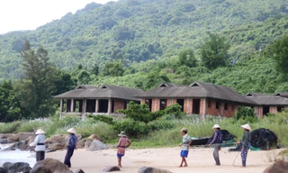 Một dự án bỏ hoang lâu năm trên bán đảo Sơn Trà. Ảnh: Nguyễn Thành. 