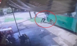 Xe buýt không người lái trôi tự do, cán tử vong người đàn ông 37 tuổi