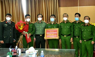 'Thưởng nóng' lực lượng triệt phá đường dây vận chuyển ma tuý bằng taxi