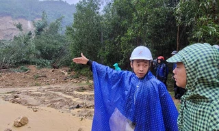 Nghe nhiều tiếng động lớn trước khi núi lở vùi lấp đi mọi thứ