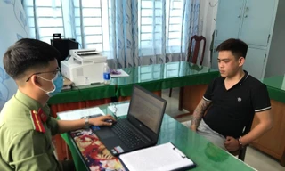 Đối tượng Hồ Văn Trí tại cơ quan Công an. (Ảnh: CACC) 