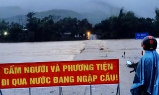 Mưa lớn gây sạt lở ngập lụt, chia cắt nhiều tuyến đường miền núi Quảng Ngãi