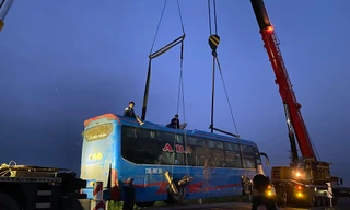 Vụ xe khách lao xuống ruộng ở Quảng Ngãi: Người điều khiển xe máy có uống rượu bia