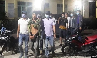 Lê Văn Hải bị lực lượng chức năng bắt giữ khi đang lẫn trốn ở khu vực núi Đá Bạc, huyện Bình Sơn, tỉnh Quảng Ngãi. Ảnh: CA