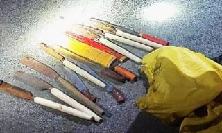 Ngăn chặn nhóm thanh niên mang cả bao tải hung khí đi đánh nhau