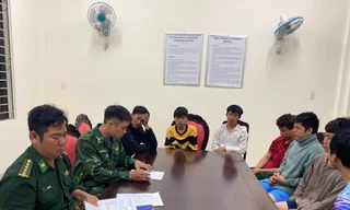 Tàu cá mắc cạn ở vùng biển Lý Sơn, 7 ngư dân bơi được vào bờ, thuyền trưởng mất tích