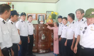Trao tủ thờ tri ân liệt sĩ hy sinh vì Gạc Ma