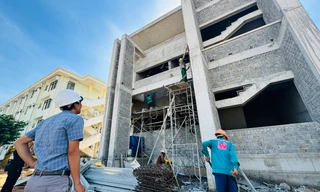 Thi công ngày đêm hoàn thiện nhà công vụ cho hơn 1.100 cán bộ Kon Tum sau sáp nhập