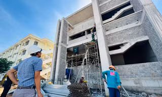 Thi công ngày đêm hoàn thiện nhà công vụ cho hơn 1.100 cán bộ Kon Tum sau sáp nhập