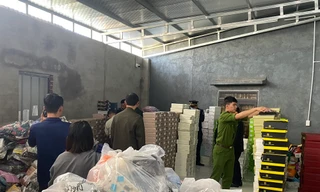 Tạm giữ kho hàng tiêu dùng không rõ nguồn gốc, xuất xứ