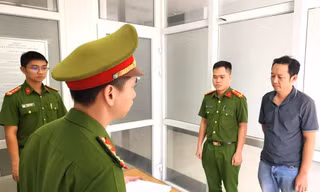 Phó giám đốc tham ô 2,1 tỷ đồng tiền bán ô tô để đánh bạc