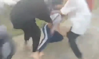 Nữ sinh ở Quảng Ngãi bị đánh hội đồng, kéo lê trên đường