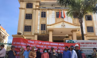 Người lao động khốn đốn vì bị nợ lương, bảo hiểm 